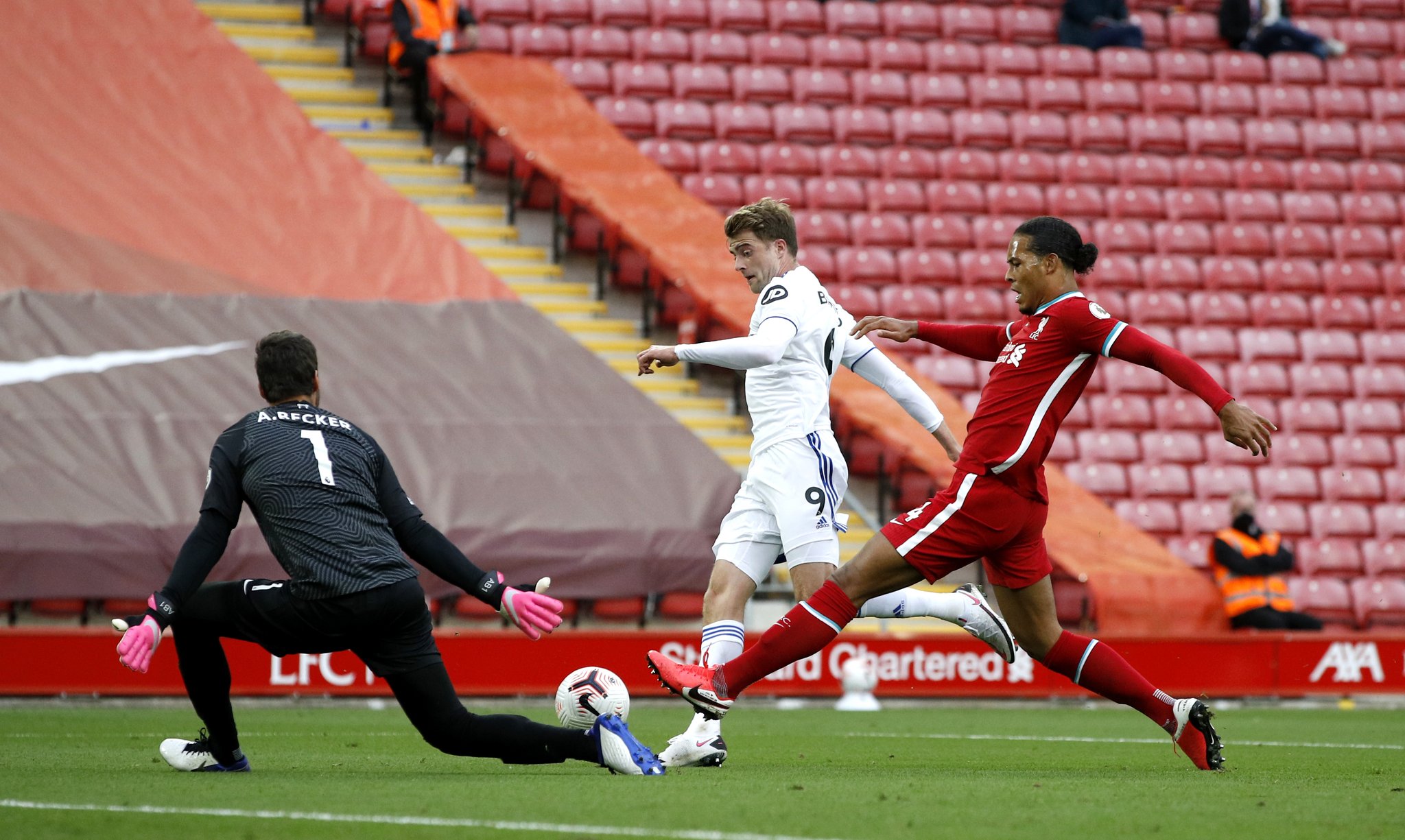 出惨痛代价 出惨痛代价